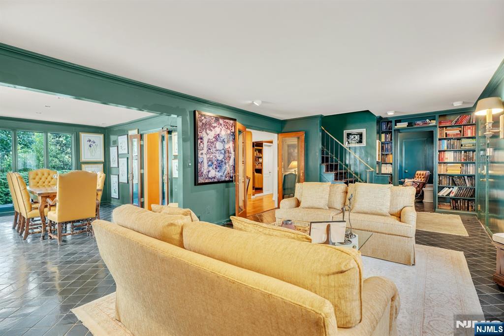 Emerson, New Jersey 07630, United States, 5 Bedrooms Bedrooms, ,4 BathroomsBathrooms,Residential,Active,193348