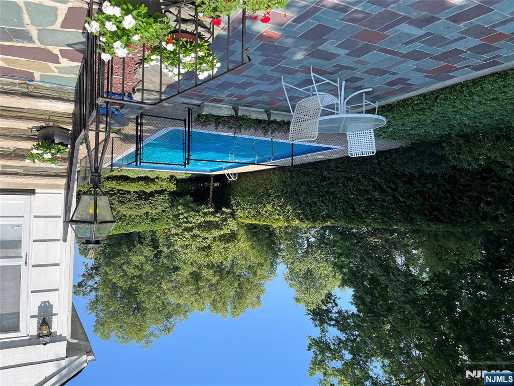 Emerson, New Jersey 07630, United States, 5 Bedrooms Bedrooms, ,4 BathroomsBathrooms,Residential,Active,193348