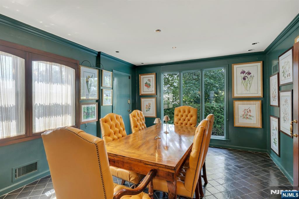 Emerson, New Jersey 07630, United States, 5 Bedrooms Bedrooms, ,4 BathroomsBathrooms,Residential,Active,193348