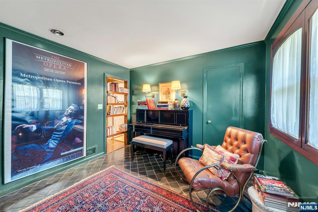 Emerson, New Jersey 07630, United States, 5 Bedrooms Bedrooms, ,4 BathroomsBathrooms,Residential,Active,193348