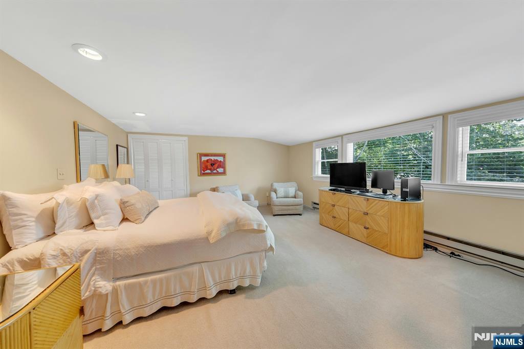 Emerson, New Jersey 07630, United States, 5 Bedrooms Bedrooms, ,4 BathroomsBathrooms,Residential,Active,193348