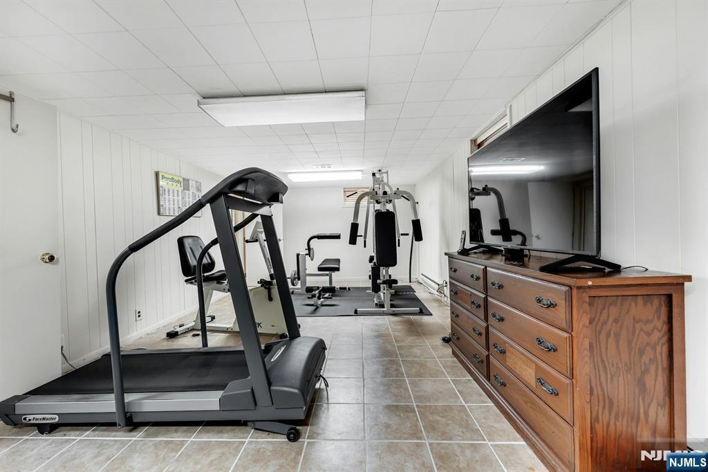 Emerson, New Jersey 07630, United States, 5 Bedrooms Bedrooms, ,4 BathroomsBathrooms,Residential,Active,193348