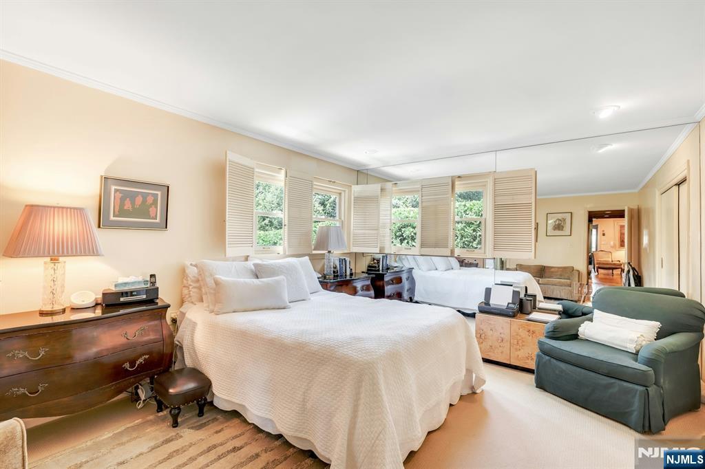 Emerson, New Jersey 07630, United States, 5 Bedrooms Bedrooms, ,4 BathroomsBathrooms,Residential,Active,193348