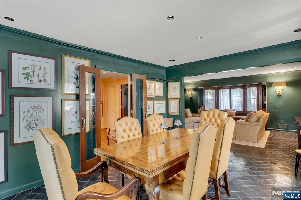 Emerson, New Jersey 07630, United States, 5 Bedrooms Bedrooms, ,4 BathroomsBathrooms,Residential,Active,193348