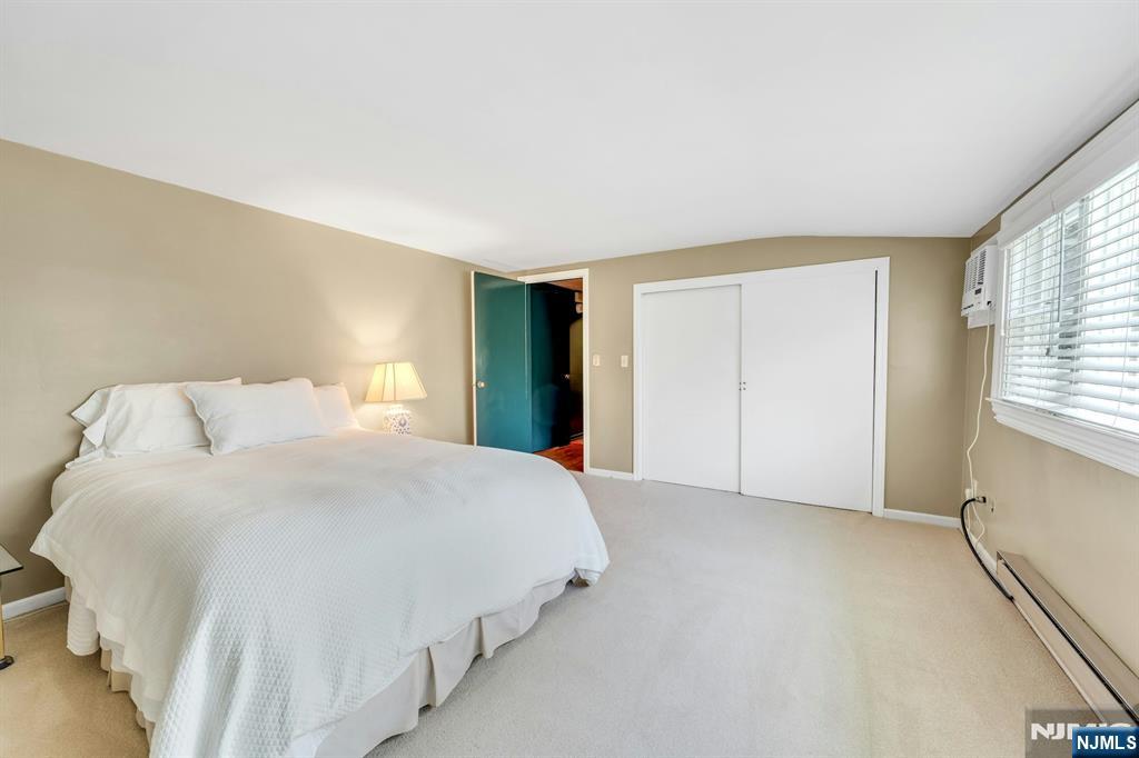 Emerson, New Jersey 07630, United States, 5 Bedrooms Bedrooms, ,4 BathroomsBathrooms,Residential,Active,193348