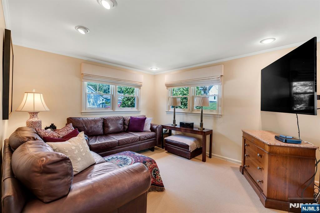 Emerson, New Jersey 07630, United States, 5 Bedrooms Bedrooms, ,4 BathroomsBathrooms,Residential,Active,193348