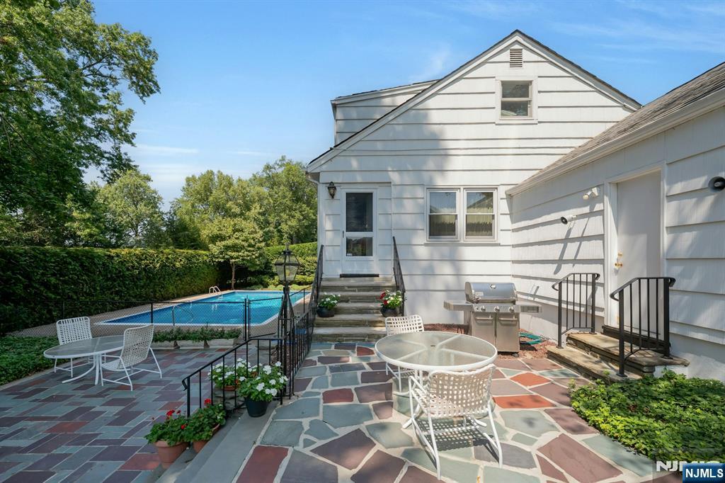 Emerson, New Jersey 07630, United States, 5 Bedrooms Bedrooms, ,4 BathroomsBathrooms,Residential,Active,193348