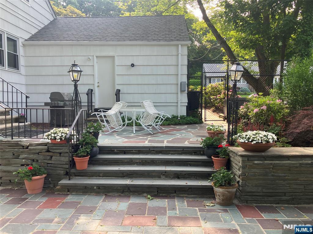 Emerson, New Jersey 07630, United States, 5 Bedrooms Bedrooms, ,4 BathroomsBathrooms,Residential,Active,193348