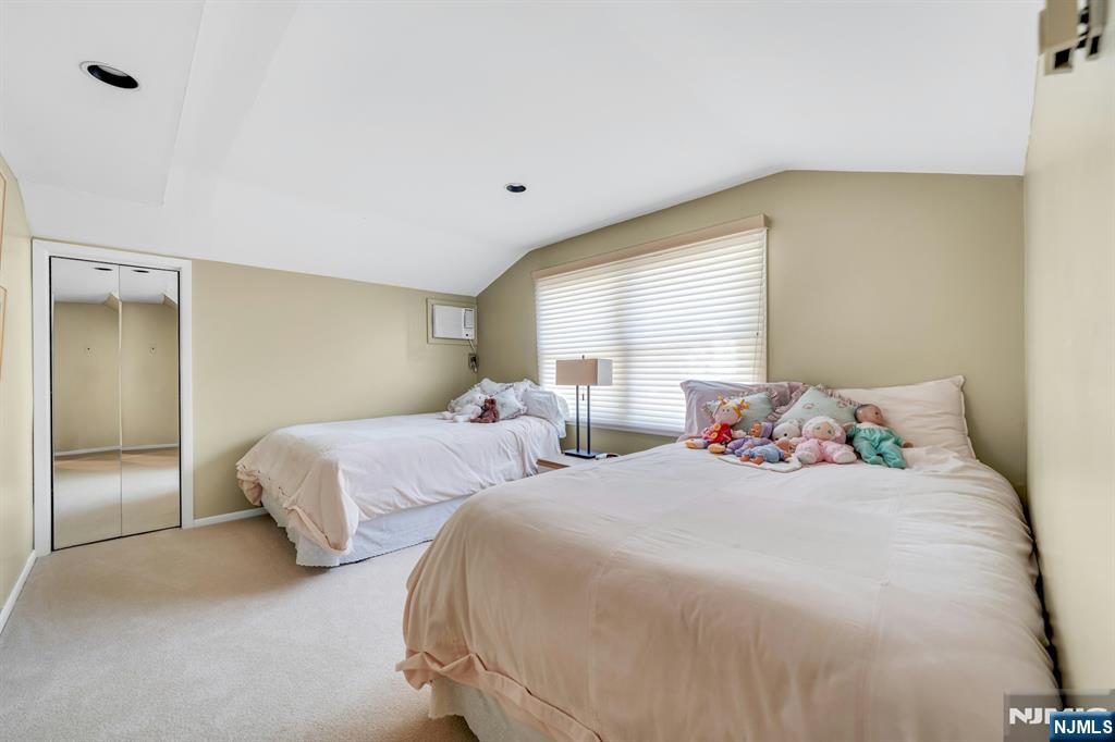 Emerson, New Jersey 07630, United States, 5 Bedrooms Bedrooms, ,4 BathroomsBathrooms,Residential,Active,193348