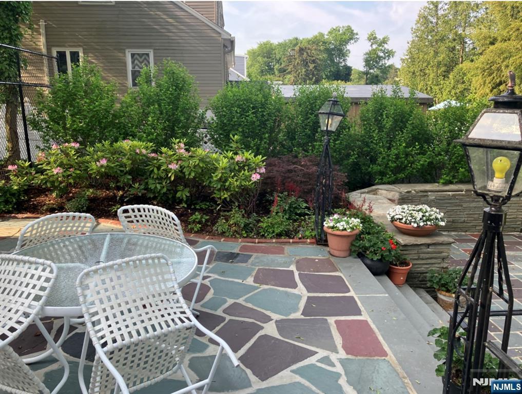 Emerson, New Jersey 07630, United States, 5 Bedrooms Bedrooms, ,4 BathroomsBathrooms,Residential,Active,193348