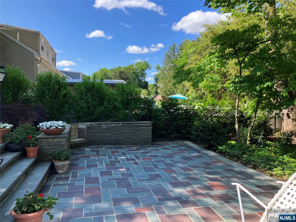 Emerson, New Jersey 07630, United States, 5 Bedrooms Bedrooms, ,4 BathroomsBathrooms,Residential,Active,193348