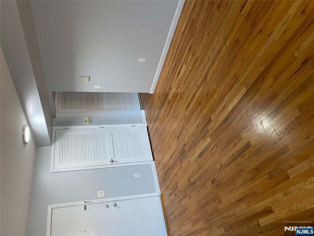 67 Hamilton Ave, Fairview, New Jersey - 1 Bedrooms  
1 Bathrooms  
4 Rooms - 