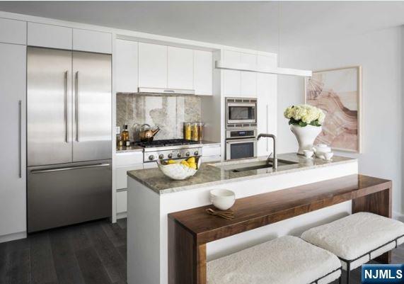 Rental Property at 320 Adolphus Ave 1013, Cliffside Park, New Jersey - Bedrooms: 2 
Bathrooms: 2 
Rooms: 5  - $5,300 MO.