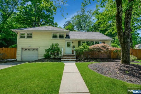 Photo of 60 Everdell Avenue, Hillsdale, NJ 07642 (MLS # 26018245)