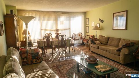 Photo of 555 North Avenue #23H, Fort Lee, NJ 07024 (MLS # 25034700)