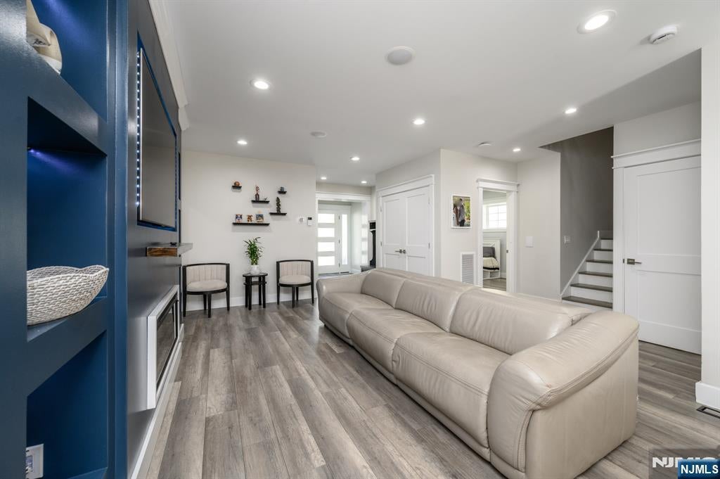 280 Van Nostrand Avenue