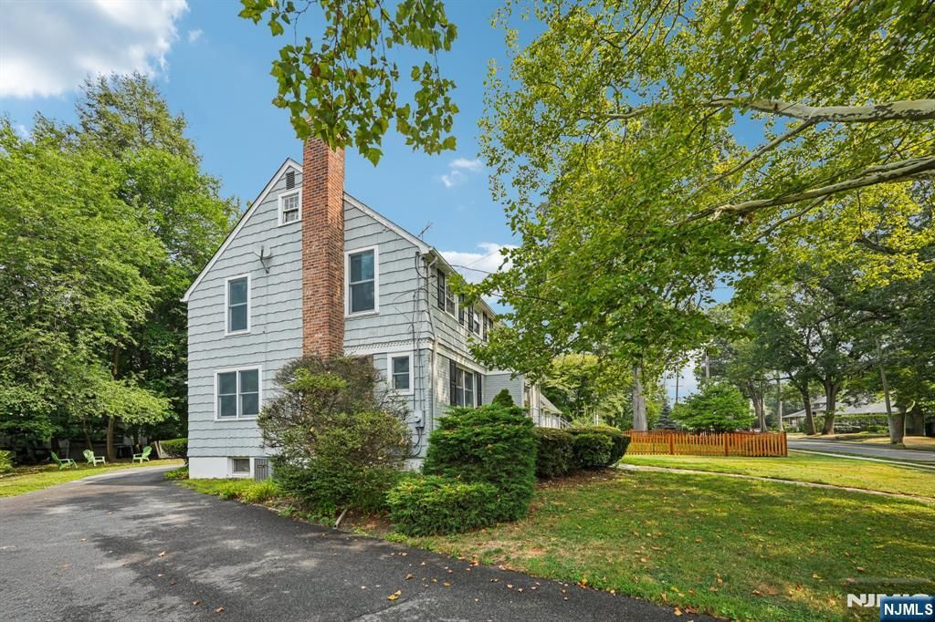 Photo of 540 S Maple Avenue, Glen Rock, NJ 07452 (MLS # 25028267)