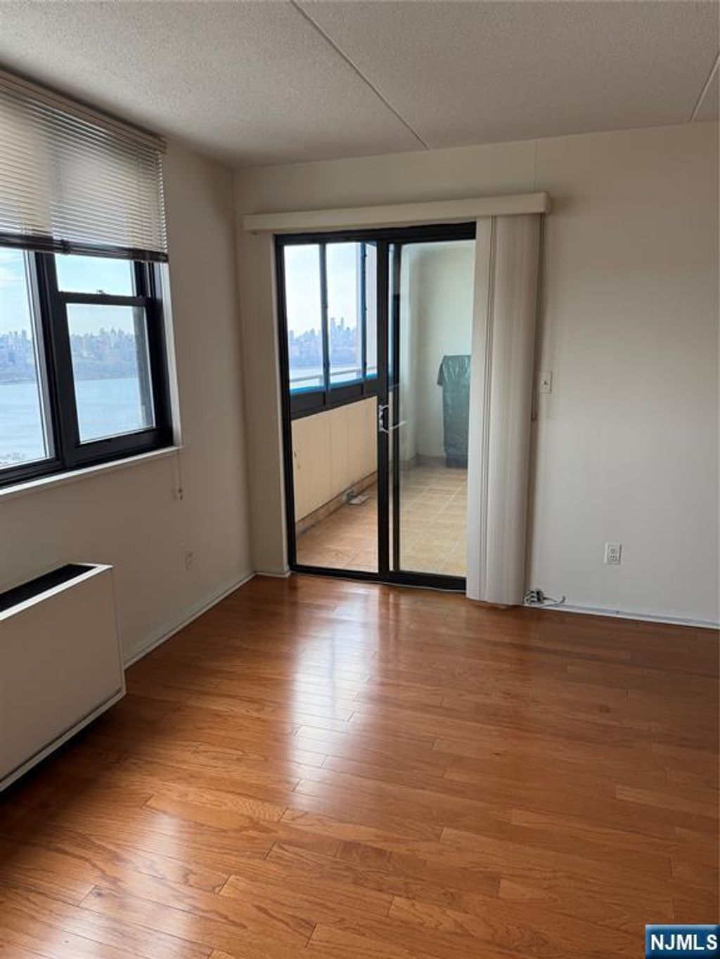 Photo of 250 Gorge Rd #23A, Cliffside Park, NJ 07010 (MLS # 25038747)