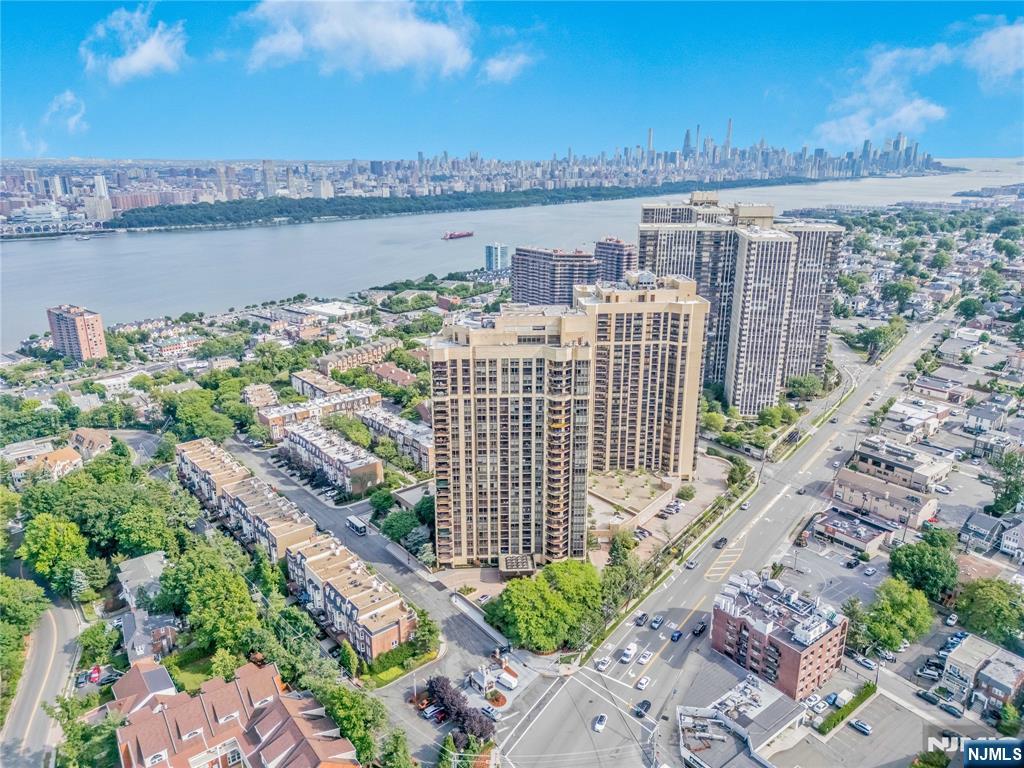900 Palisade Avenue 17C