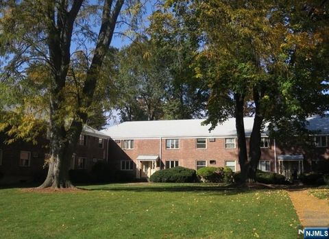 Photo of 145 E Clinton Ave #6B, Bergenfield, NJ 07621 (MLS # 25040069)