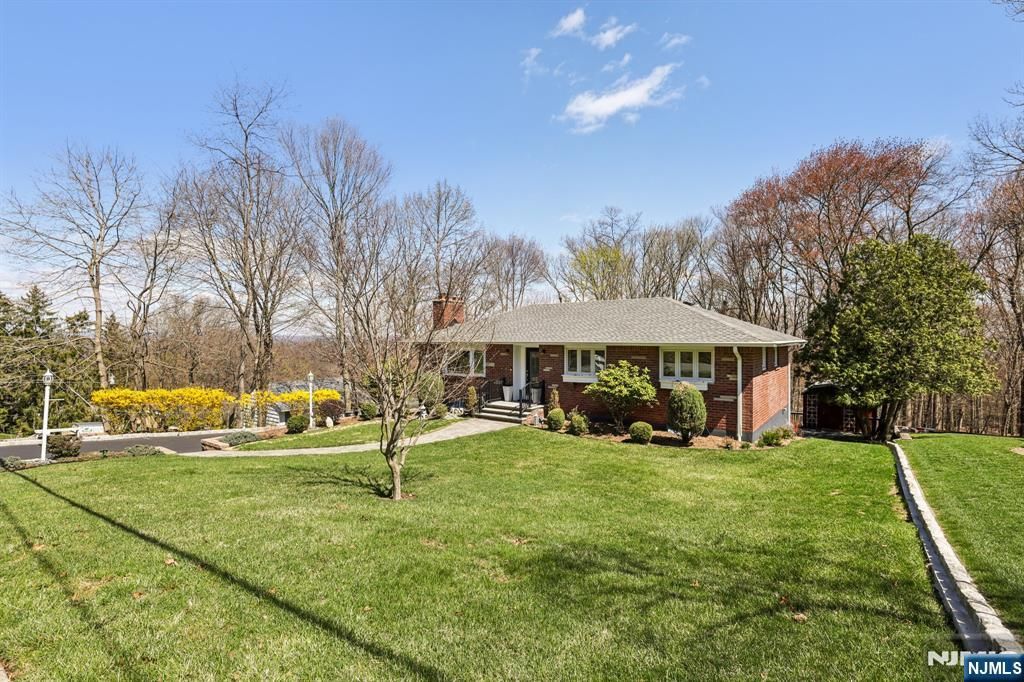 Photo of 191 Hillcrest Avenue, Hawthorne, NJ 07506 (MLS # 26006670)