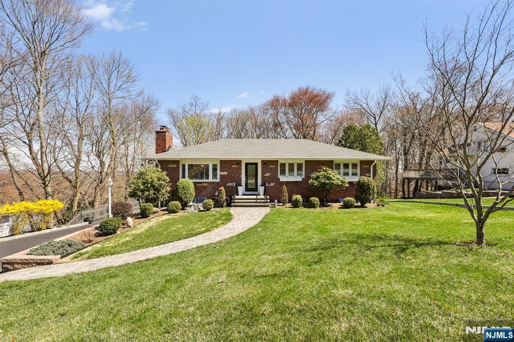 Photo of 191 Hillcrest Avenue, Hawthorne, NJ 07506 (MLS # 26006670)