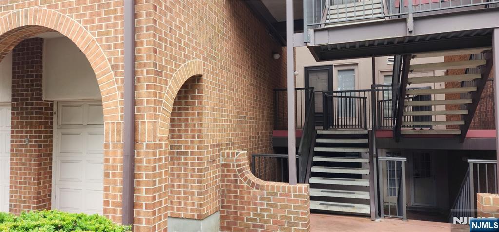 4 Whitman Court 1204