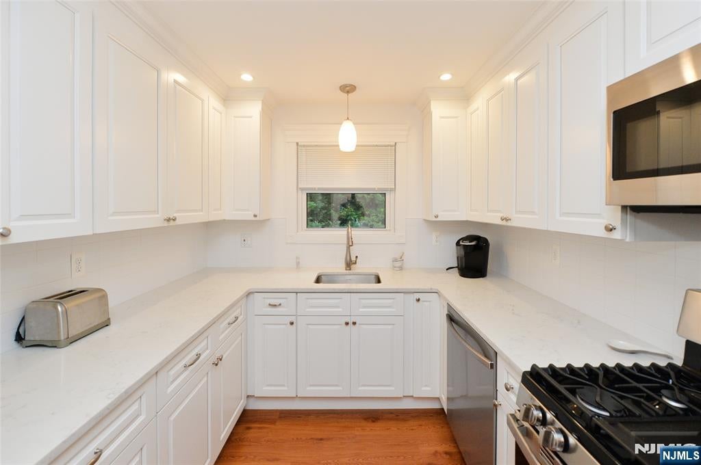 39-39 Brookside Avenue