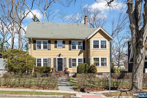MLS: 25008854