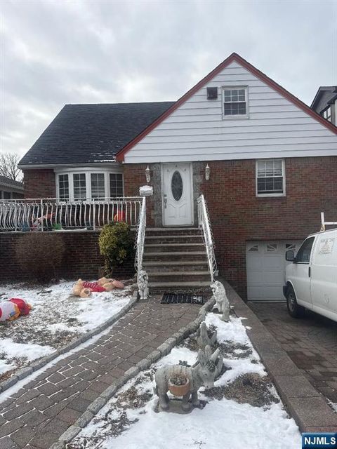 Photo of 206 Knox Ave #2, Cliffside Park, NJ 07010 (MLS # 25043816)