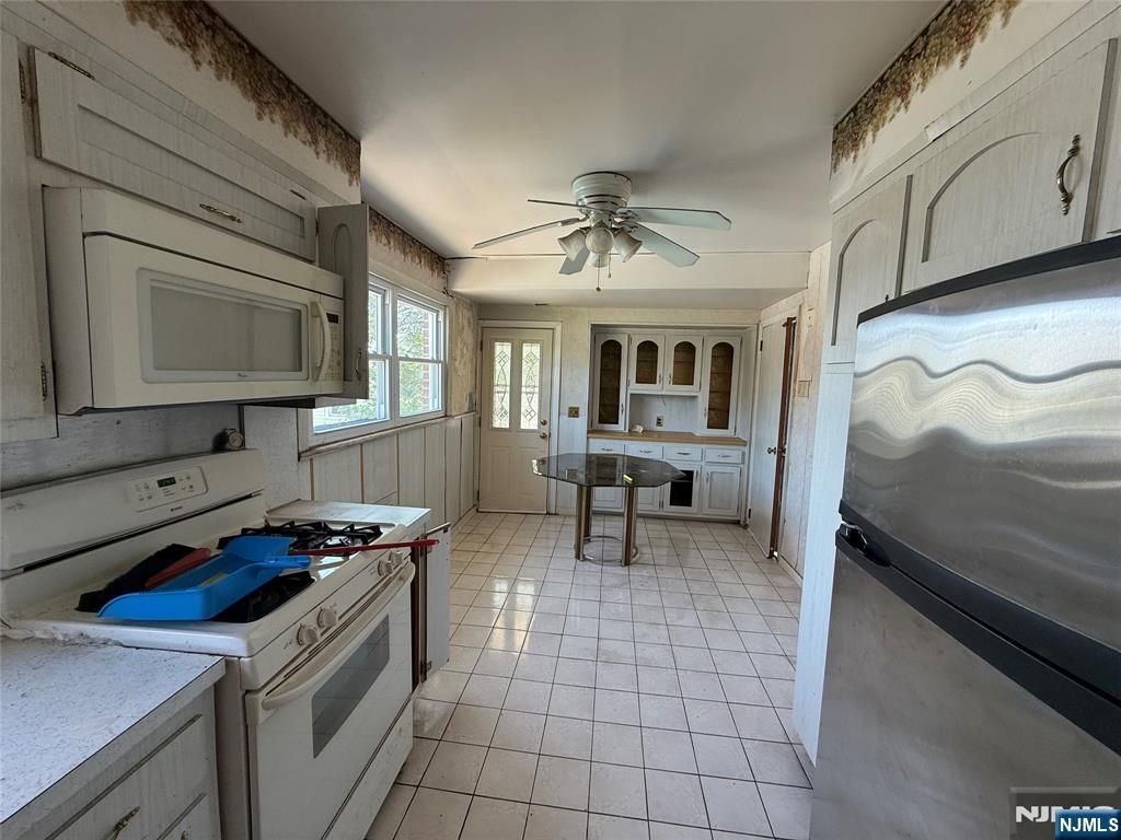 Photo of 206 Columbia Street, Wood Ridge, NJ 07075 (MLS # 25038130)