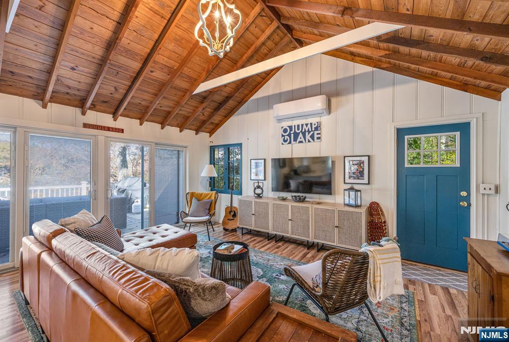 2014 W Lakeside Drive