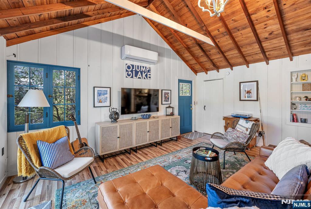 2014 W Lakeside Drive