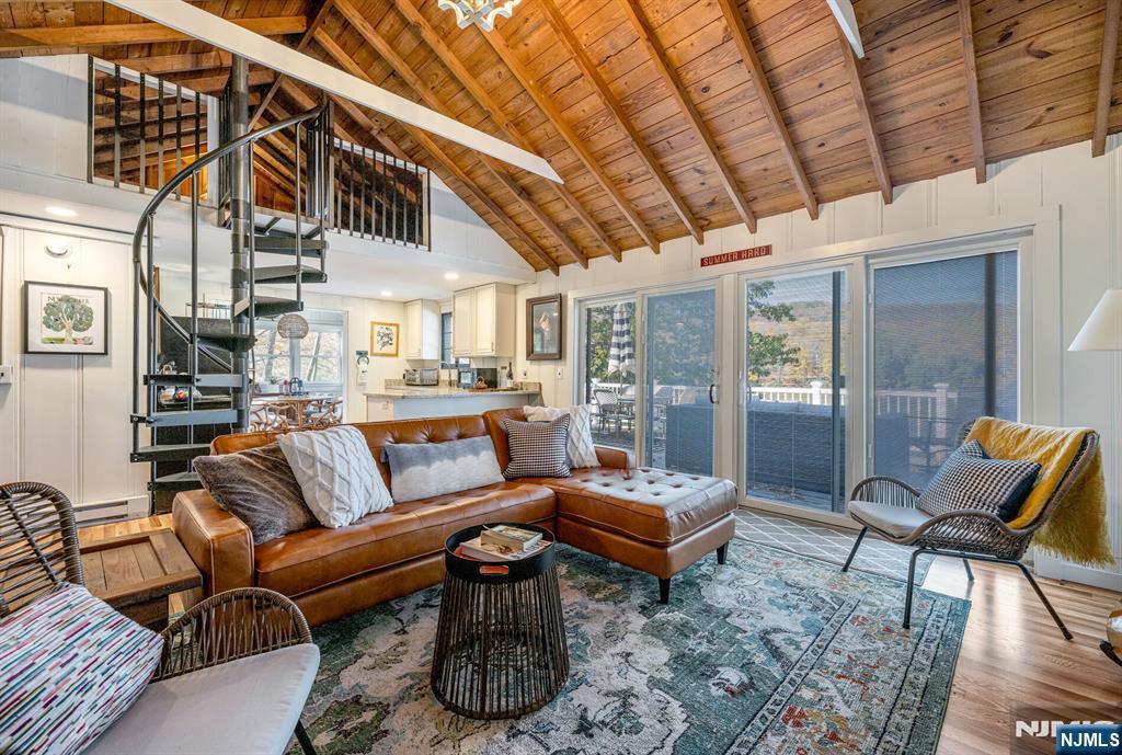 2014 W Lakeside Drive