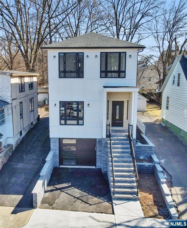 784 Valley Street, Union, New Jersey - 3 Bedrooms  
3 Bathrooms  
5 Rooms - 