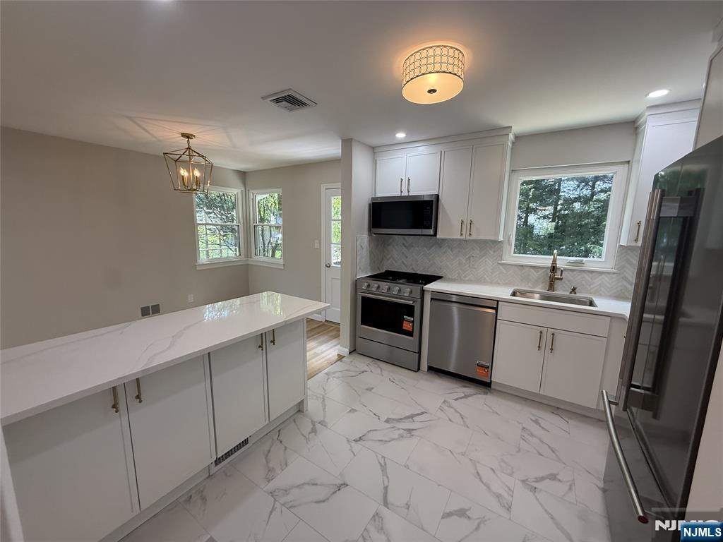 16 Valley Brook Drive