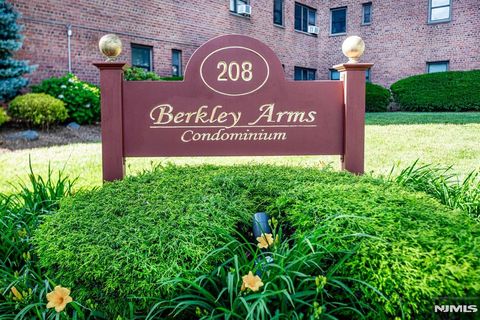 Photo of 208 Anderson ST #S2F, Hackensack, NJ 07601 (MLS # 26021093)