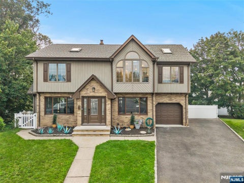 Photo of 6 Tyler Court, Clifton, NJ 07012 (MLS # 26034969)