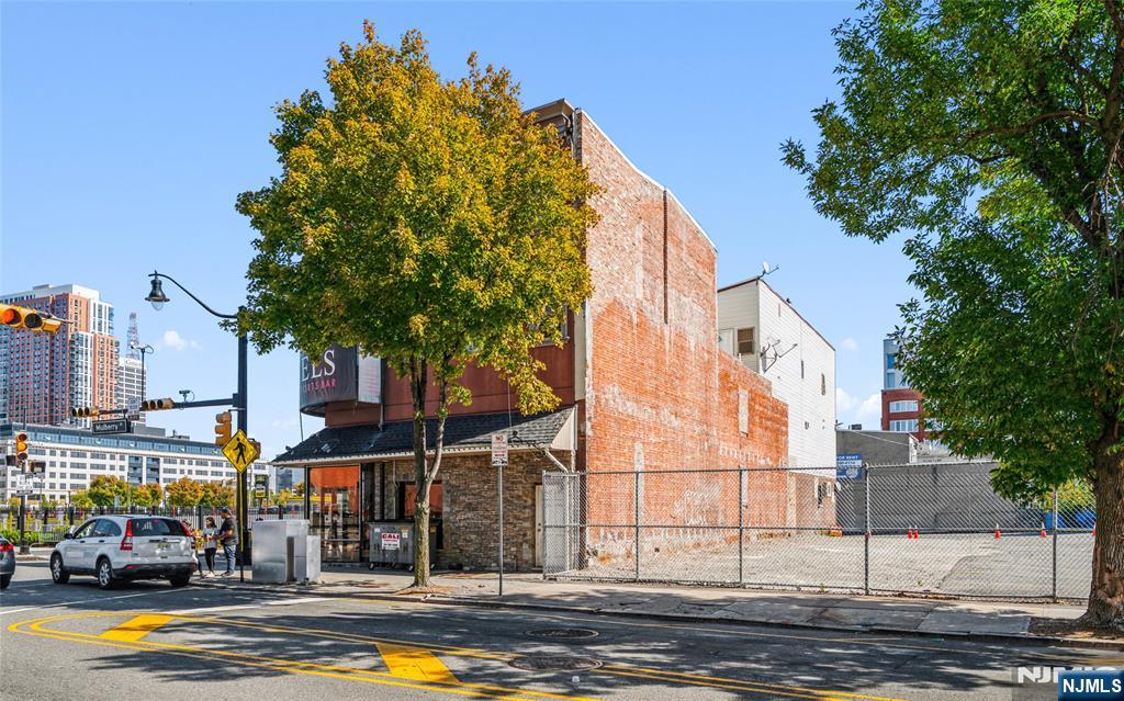 218 Mulberry Street