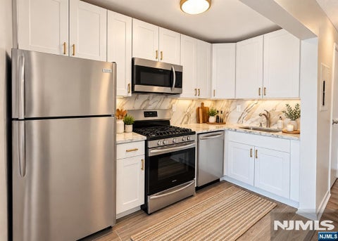Photo of 120 Sussex St #5B, Hackensack, NJ 07601 (MLS # 26038526)