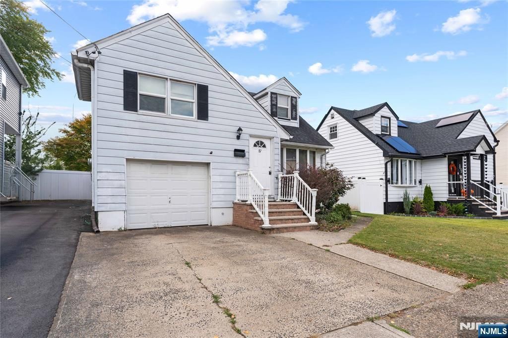 Photo of 87 Pompton Avenue, Woodland Park, NJ 07424 (MLS # 25036613)