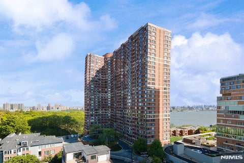 Photo of 100 Old Palisade Rd #3213, Fort Lee, NJ 07024 (MLS # 26021380)