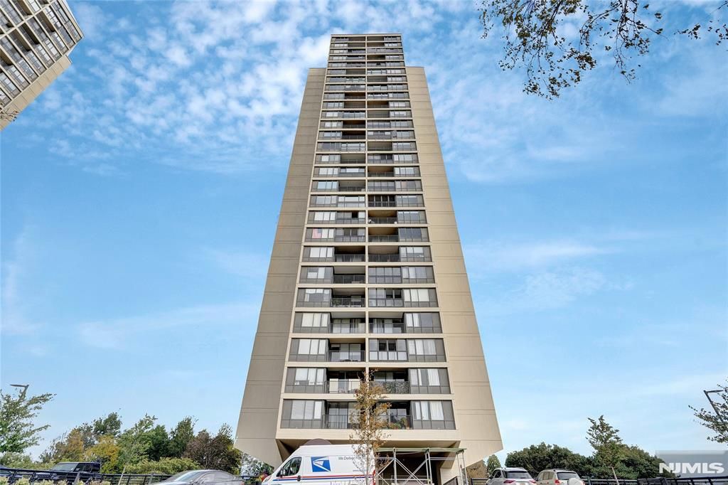 Photo of 5 Horizon Road #403, Fort Lee, NJ 07024 (MLS # 25043240)