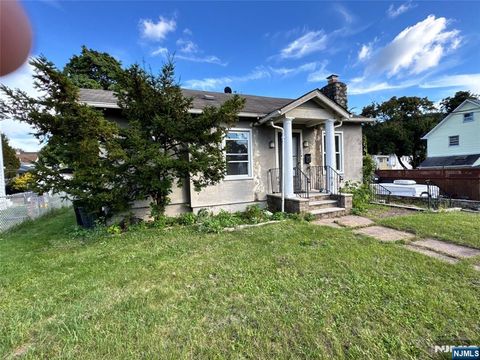 Photo of 18 Union Ave, Bloomingdale, NJ 07403 (MLS # 26027607)
