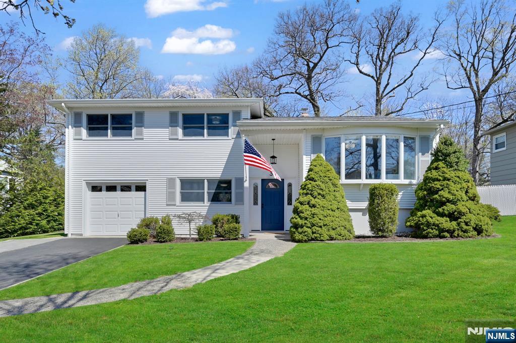 Property for Sale at 32 Golf View Drive, Dumont, New Jersey - Bedrooms: 3 
Bathrooms: 2 
Rooms: 9  - $699,999