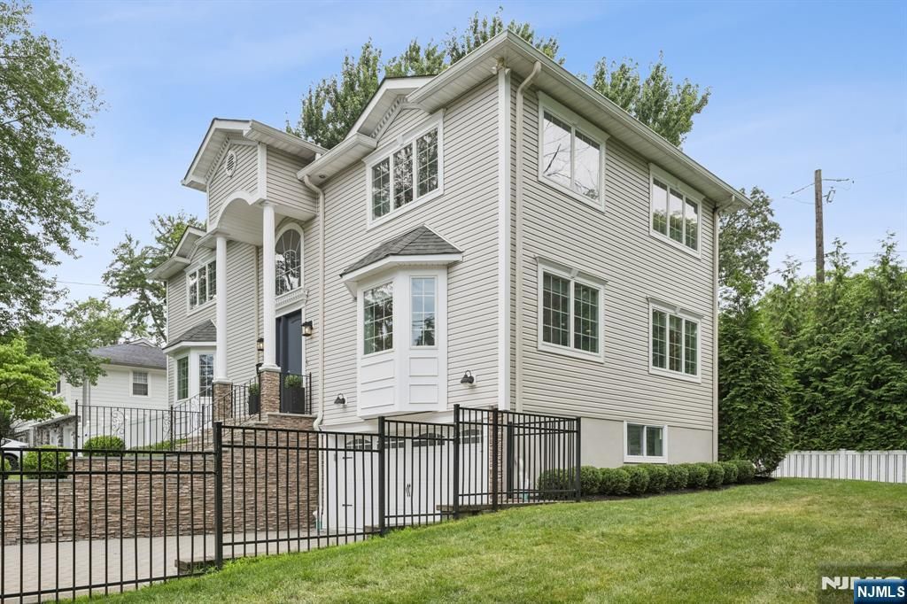Photo of 39 Drury Lane, Demarest, NJ 07627 (MLS # 25011674)