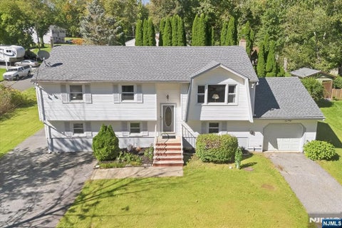 Photo of 7 Paradise Trail, Vernon, NJ 07460 (MLS # 26035082)