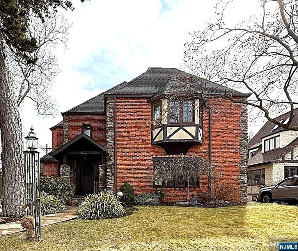 Photo of 632 Belgrove Drive, Kearny, NJ 07032 (MLS # 26005640)