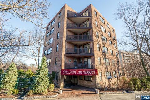 Photo of 1450 Palisade Ave #6E, Fort Lee, NJ 07024 (MLS # 26011164)