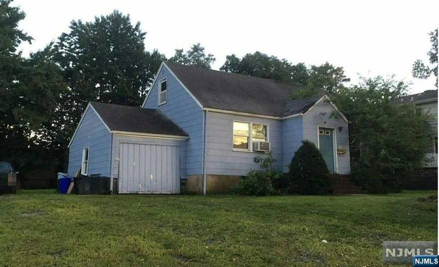 Calling all investors! Massive 100x125 DOUBLE LOT!! Welcome to this rare investment opportunity! LOCATION, LOCATION, LOCATION. Endless options to build your dream home/homes. This beautifully updated cape cod will not last!